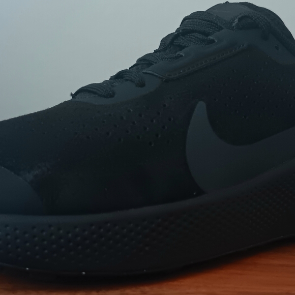 Nike Black Athletic Shoes for Performance - Picture 5 of 16